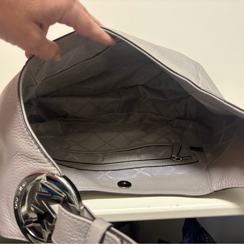 Michael Kors Gray pebble Leather Hobo Bag excellent condition - Picture 3 of 5
